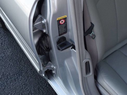 Used 2004 Mercedes-Benz E 500 Sedan image 52