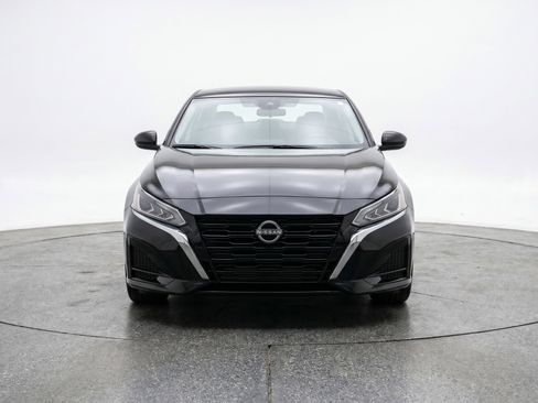 Used 2025 Nissan Altima 2.5 SV FWD image 2