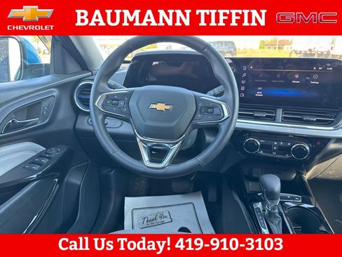 Used 2025 Chevrolet Trax LT w/ LT Convenience Package FWD image 20