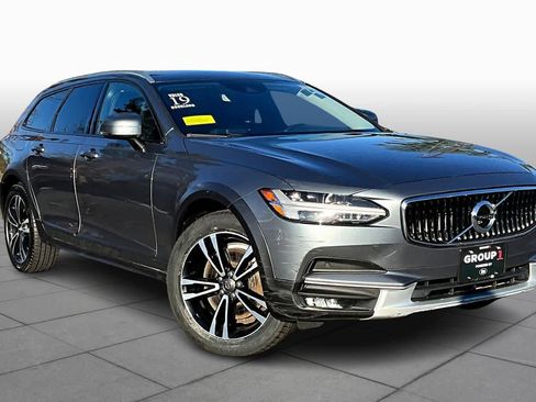 Used 2019 Volvo V90 T5 Cross Country w/ Protection Package Premier image 3