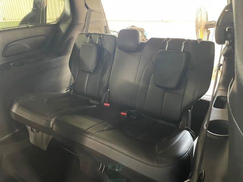 Used 2020 Chrysler Pacifica Touring-L AWD/4WD image 15