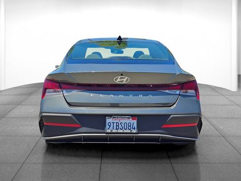 Certified 2025 Hyundai Elantra SE FWD image 5