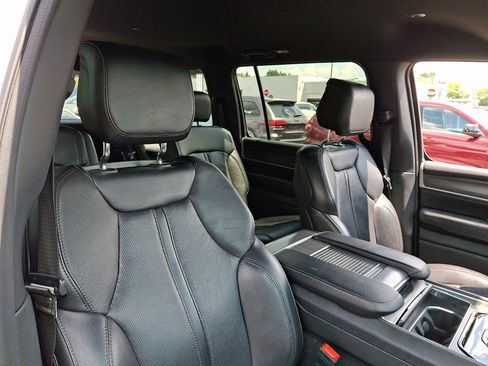 Used 2024 Jeep Wagoneer Series III AWD/4WD image 13