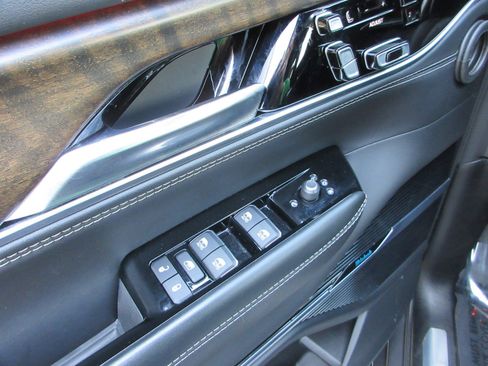 Used 2023 Jeep Grand Wagoneer Series II w/ Premium Group II AWD/4WD image 36