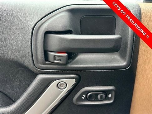Used 2014 Jeep Wrangler Unlimited Sahara image 17
