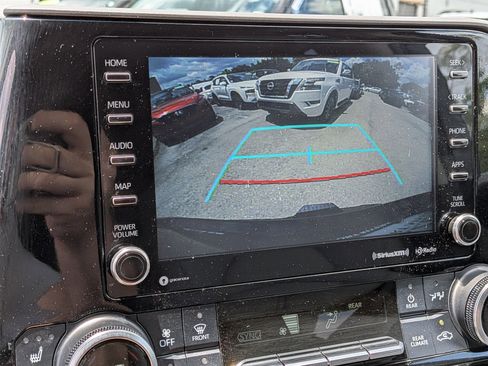 Used 2020 Toyota Highlander XLE AWD/4WD image 38