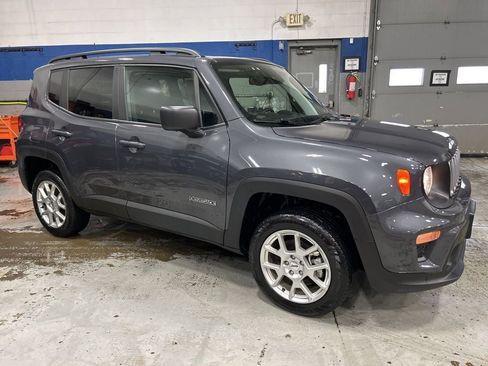 Used 2022 Jeep Renegade Latitude w/ Sun/Sound Group image 3