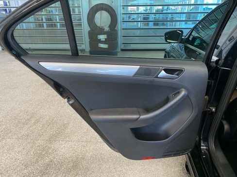 Used 2018 Volkswagen Jetta SE FWD image 31