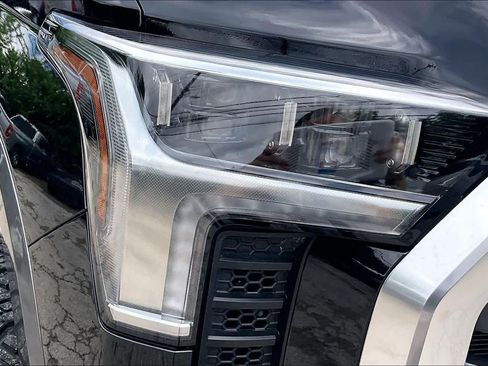 Used 2024 Toyota Tundra Limited AWD/4WD image 27