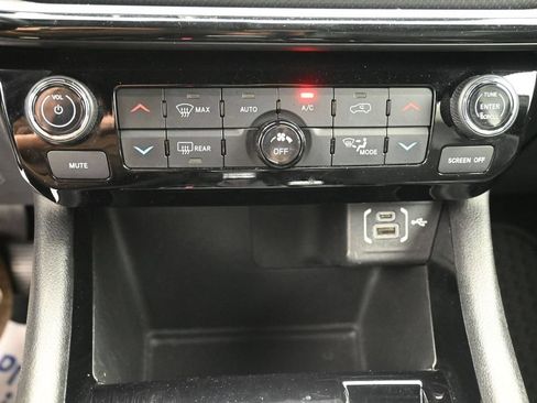 Used 2025 Jeep Compass Trailhawk AWD/4WD image 12
