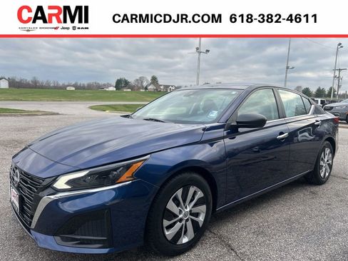 Used 2024 Nissan Altima 2.5 S image 3