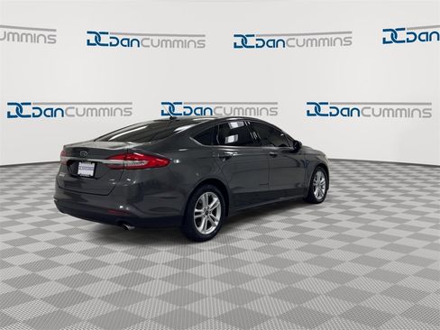 Used 2018 Ford Fusion SE w/ Fusion SE Technology Package image 8
