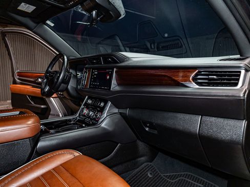 Used 2023 GMC Yukon XL Denali Ultimate image 15