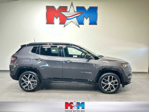 Used 2024 Jeep Compass Limited w/ Elite Group image 1