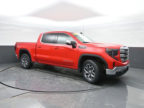 Used 2024 GMC Sierra 1500 SLE w/ Preferred Package image 4