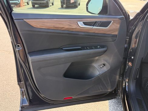 Used 2024 Volkswagen Atlas SE FWD image 22