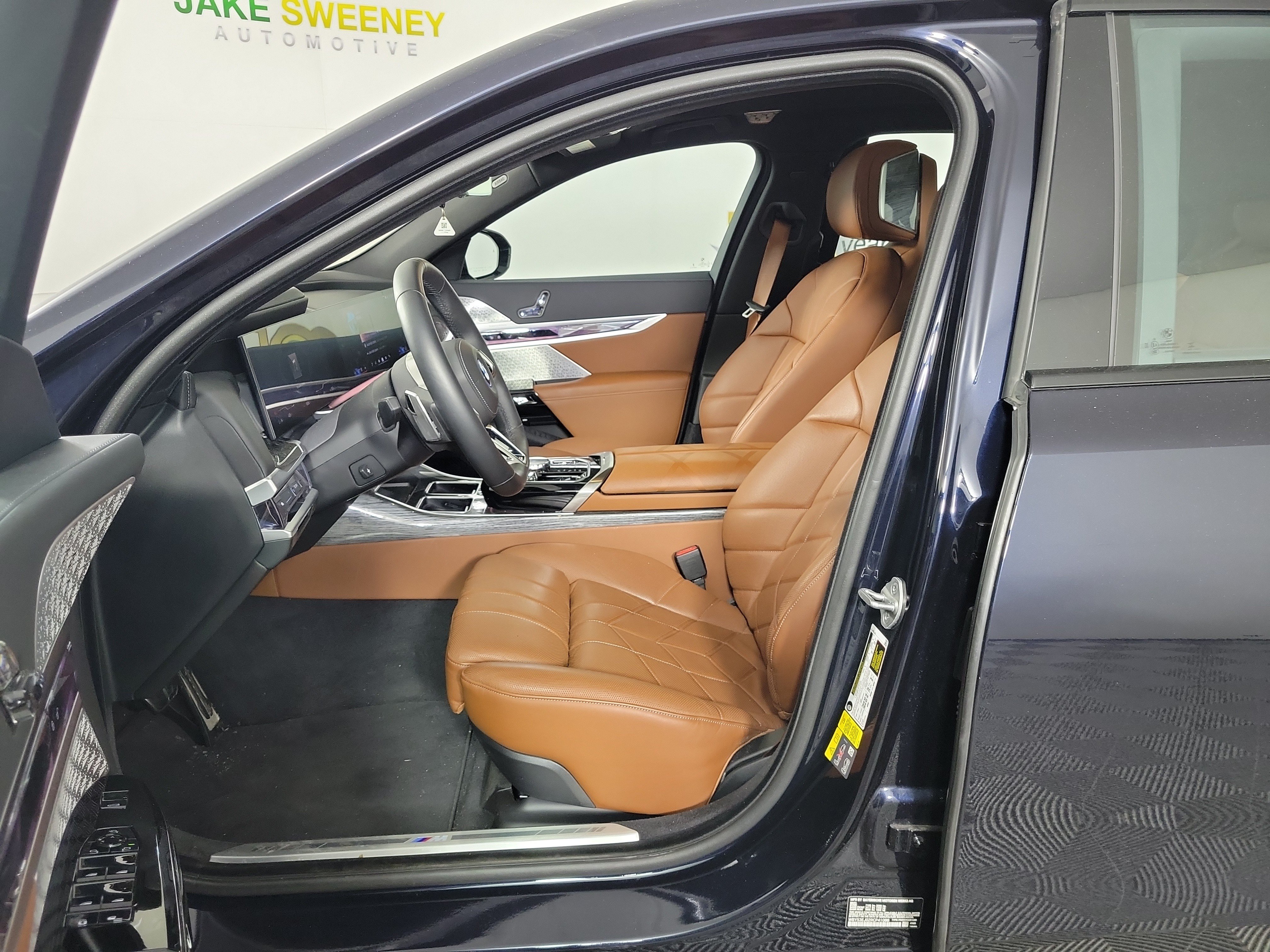 Certified 2024 BMW i7 xDrive60 w/ Executive Package AWD/4WD image 5