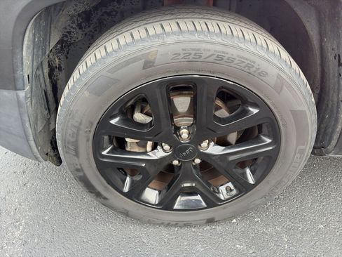 Used 2018 Jeep Renegade Altitude image 2