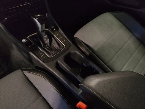 Used 2025 Volkswagen Jetta SE image 26