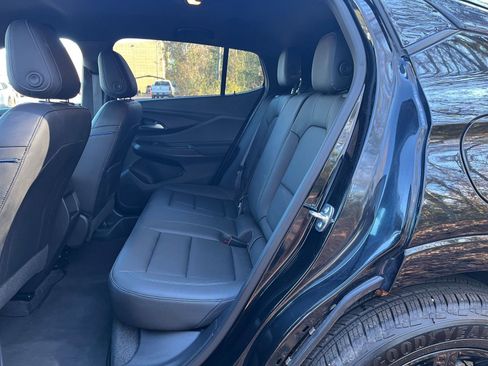 Used 2025 Buick Envista Sport Touring image 23