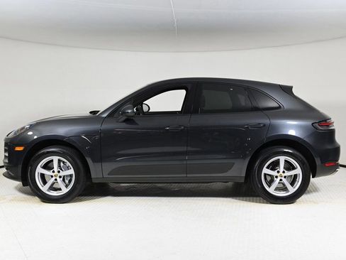 Certified 2021 Porsche Macan image 2