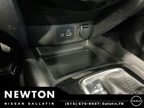 Used 2020 Nissan Rogue SV FWD image 23