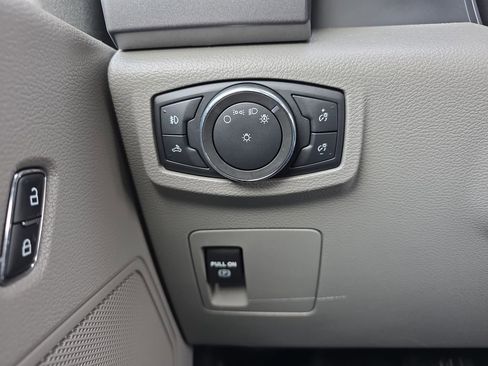 Used 2018 Ford F150 XLT w/ Trailer Tow Package image 23