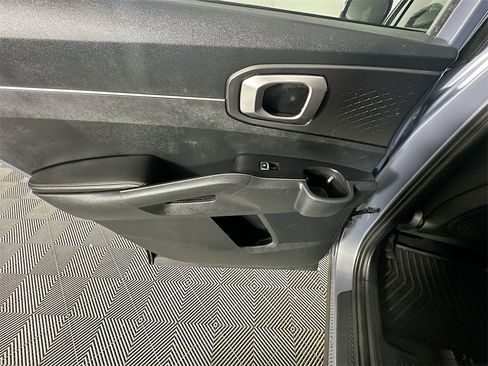 Used 2022 Kia Sorento LX image 23