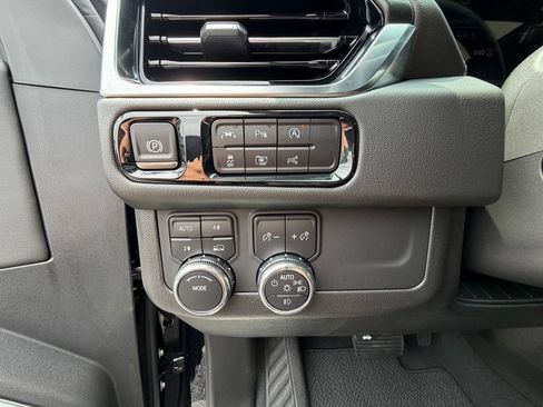 Used 2025 GMC Yukon XL Denali w/ Sun & Power Step Package AWD/4WD image 4