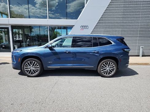 Used 2026 Buick Enclave Avenir w/ Super Cruise Package AWD/4WD image 3