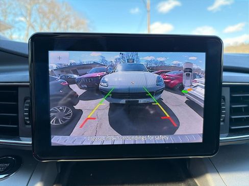 Used 2022 Ford Explorer XLT w/ Equipment Group 202A image 30