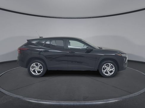Used 2026 Chevrolet Trax LS w/ LS Convenience Package FWD image 18