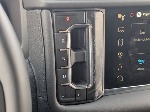 Used 2024 GMC Yukon XL Denali image 15