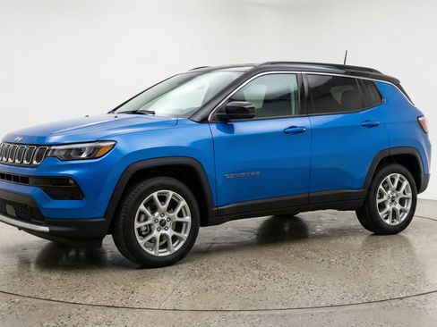 Used 2025 Jeep Compass Limited image 3