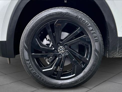 Certified 2022 Volkswagen Atlas SE image 11