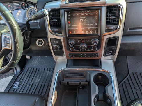 Used 2016 RAM 2500 Laramie w/ Convenience Group image 25