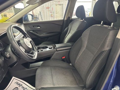 Used 2023 Nissan Rogue SV image 9