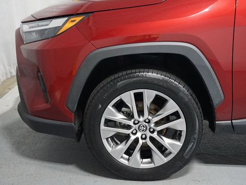 Certified 2022 Toyota RAV4 XLE Premium AWD/4WD image 5
