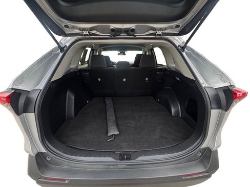 Used 2020 Toyota RAV4 LE image 18