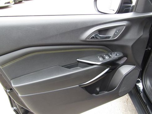 Used 2025 Chevrolet Trax LT image 15