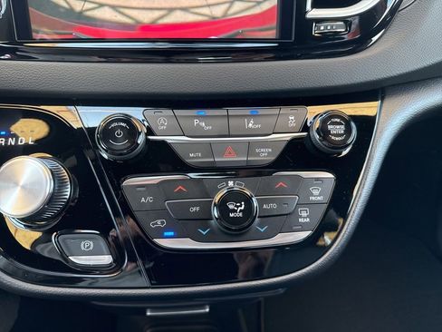 New 2026 Chrysler Voyager LX image 19