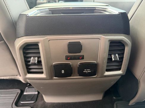 Used 2019 Ford F150 Lariat w/ Equipment Group 502A Luxury AWD/4WD image 20