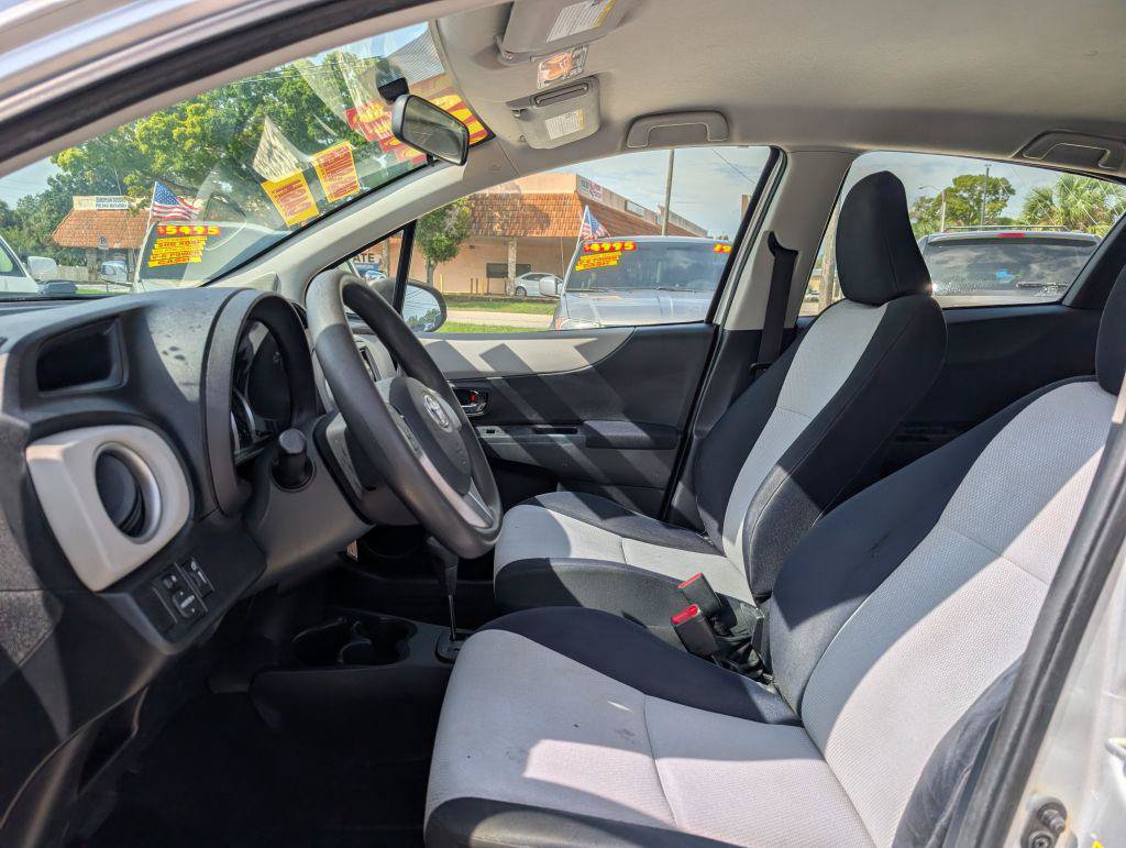 Used 2013 Toyota Yaris LE FWD image 9
