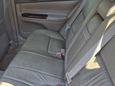 Used 2005 Toyota Camry LE FWD image 9