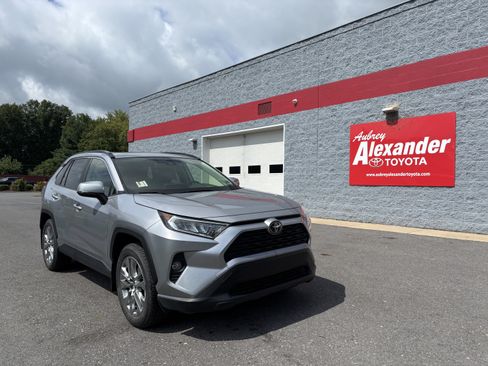 Used 2019 Toyota RAV4 XLE Premium w/ Cold Weather Package AWD/4WD image 1