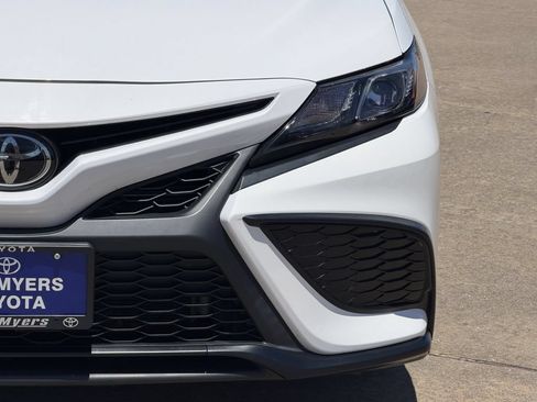 Used 2024 Toyota Camry SE FWD image 4
