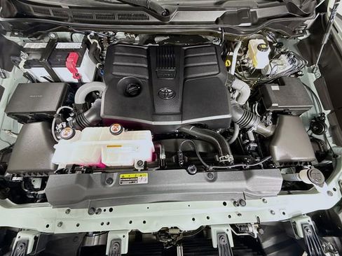 Certified 2025 Toyota Tundra Platinum image 30