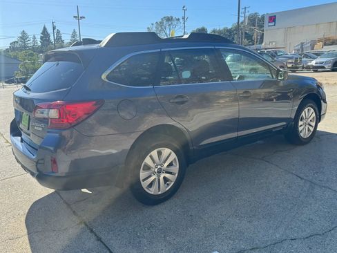Used 2017 Subaru Outback 2.5i Premium w/ Popular Package #1 AWD/4WD image 8