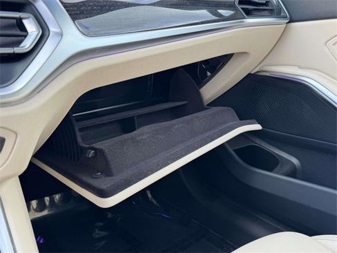 Used 2022 BMW 330i xDrive 330i xDrive w/ Driving Assistance Package image 32