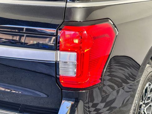 Used 2024 Ford Expedition XLT image 11